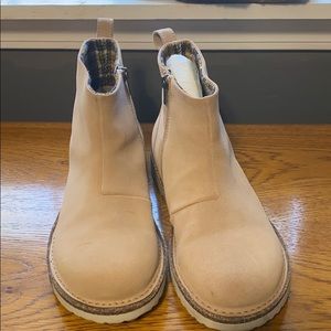 Birkenstock booties size 39 light pink.